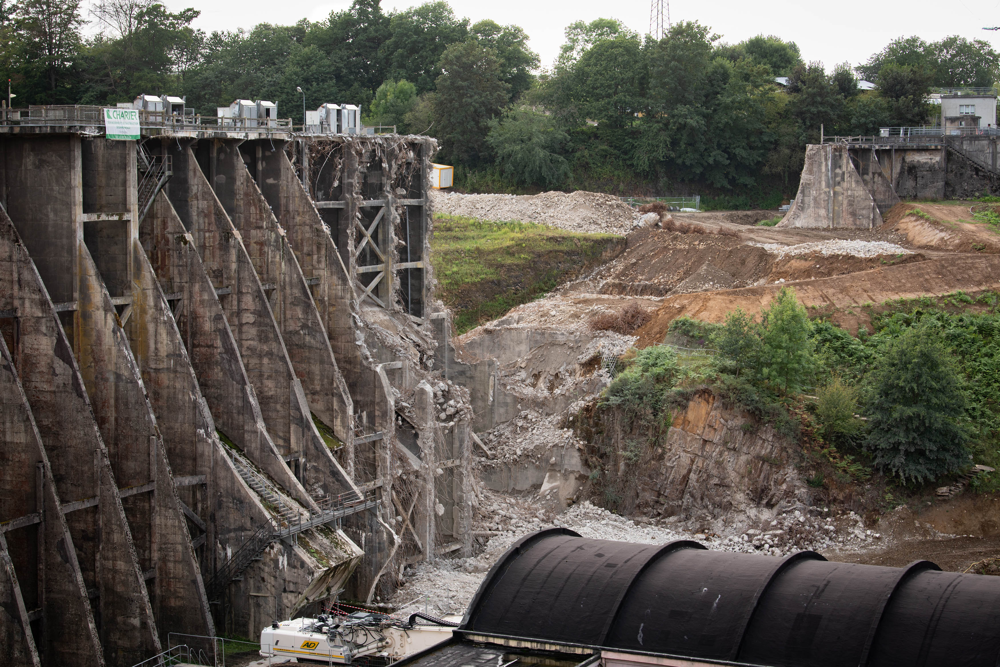 UPDATE: Vezins Dam nearly halfway removed!