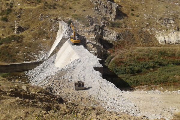robledo-de-chavela-dam-sept-2014_during-explosive-preparations-web